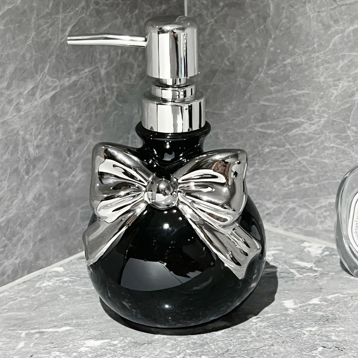 Refillable Bow Soap Dispenser Shampoo Conditioner Separate Bottles Liquid Soap Dispenser for Bathroom Hand Sink Tools